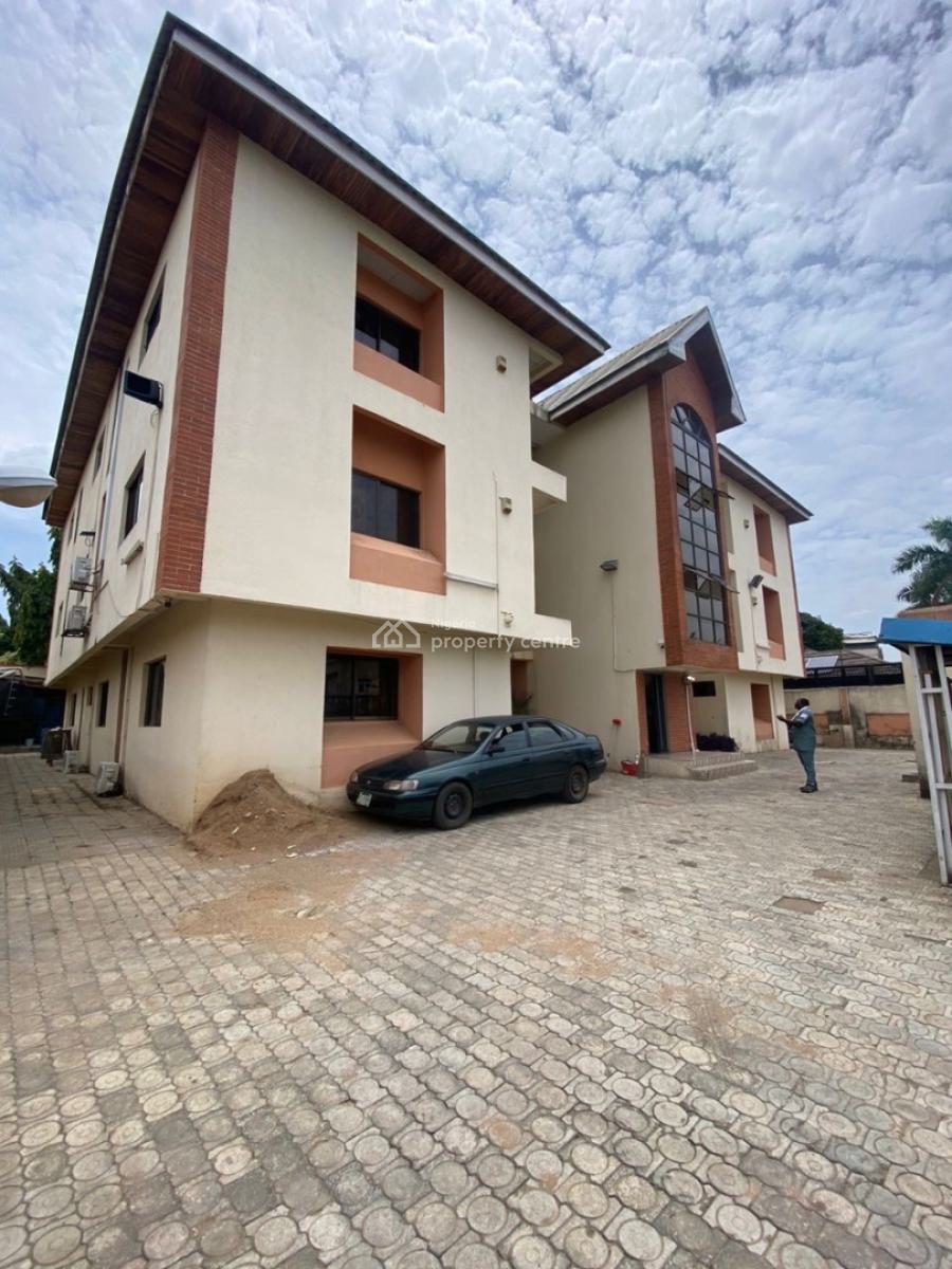 Hot Brief, 6 Unit of 3 Bedroom Flat, Spacious Compound, Main, Maitama District, Abuja, Flat / Apartment for Rent