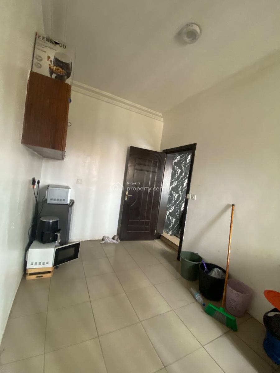Standard Two Bedroom Flat, Lekki, Lagos, Flat / Apartment for Rent