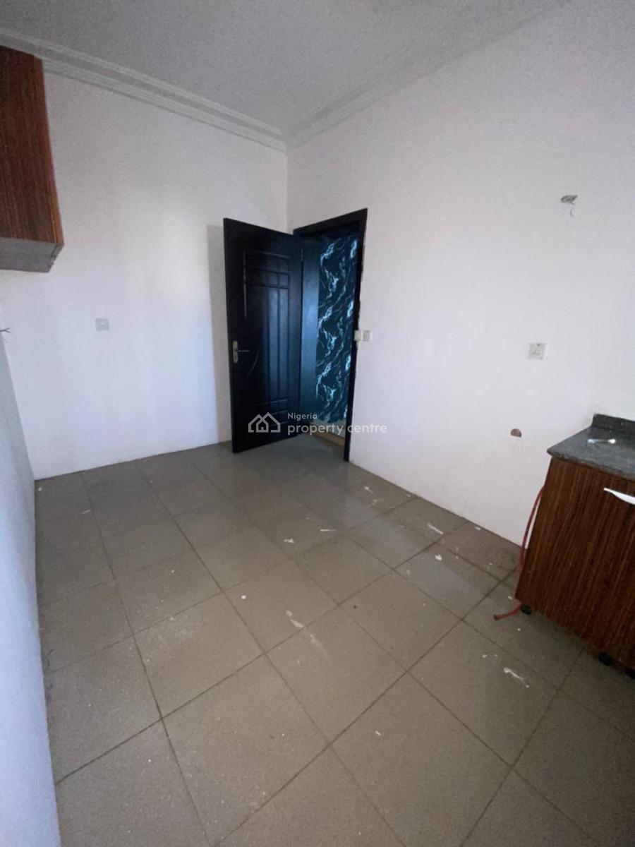 Standard Two Bedroom Flat, Lekki, Lagos, Flat / Apartment for Rent