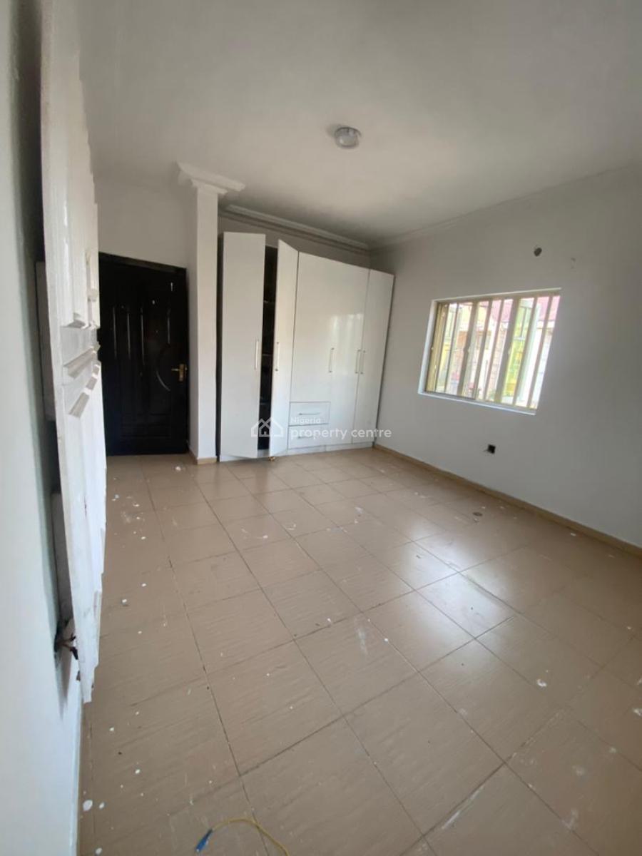 Standard Two Bedroom Flat, Lekki, Lagos, Flat / Apartment for Rent