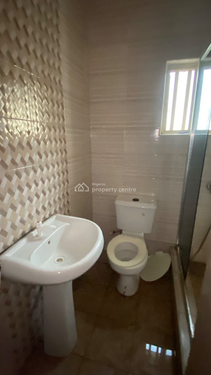 Standard Two Bedrooms Flat, Lekki, Lagos, Flat / Apartment for Rent