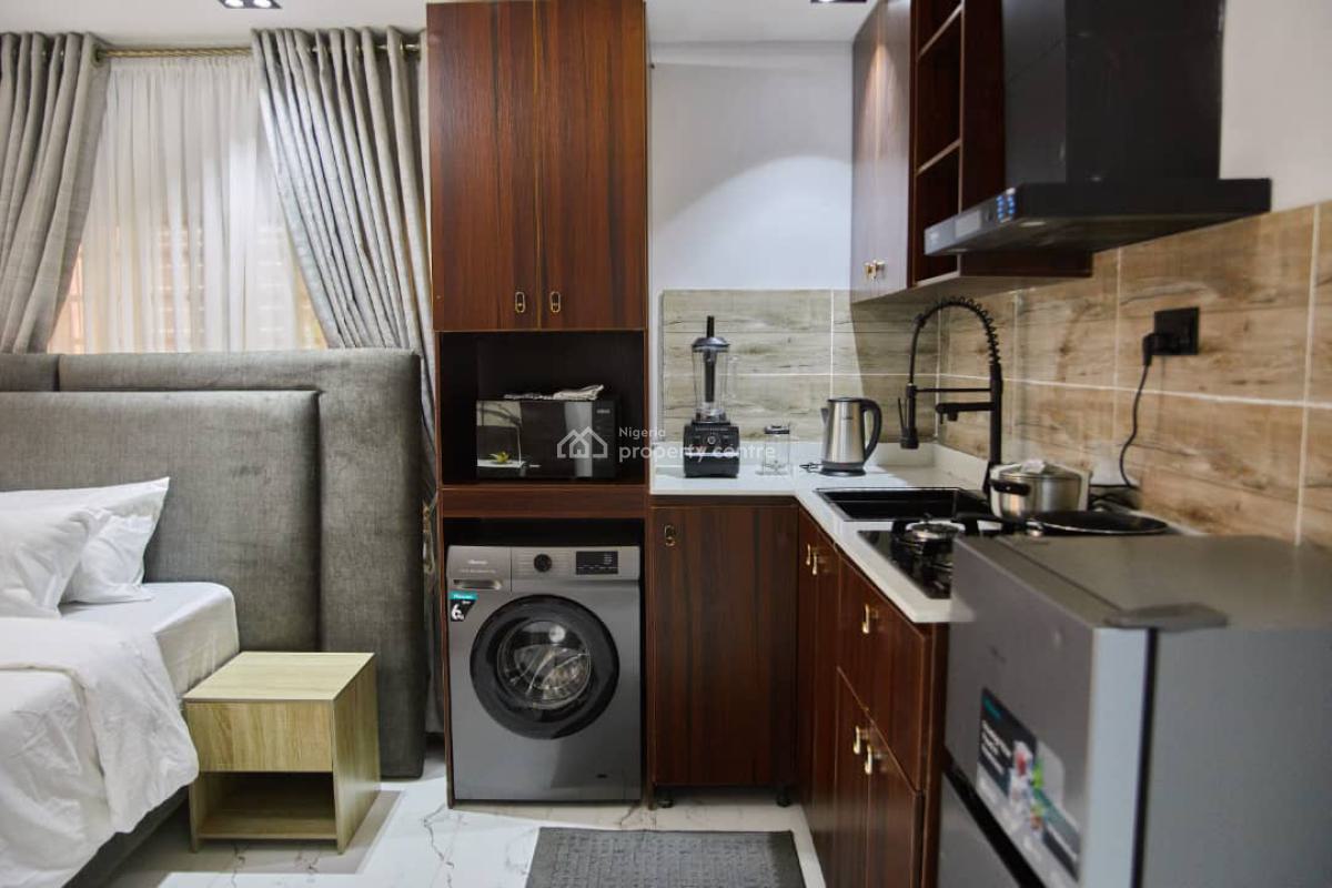 Elegant Studio Apartment, Adeola Ajayi Crescent Off Oludegun Avenue, Mafoluku, Oshodi, Lagos, Self Contain (single Rooms) Short Let