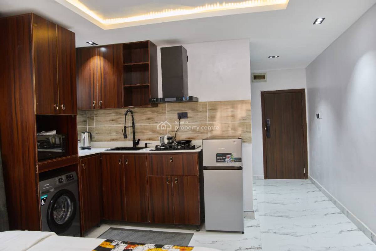 Elegant Studio Apartment, Adeola Ajayi Crescent Off Oludegun Avenue, Mafoluku, Oshodi, Lagos, Self Contain (single Rooms) Short Let