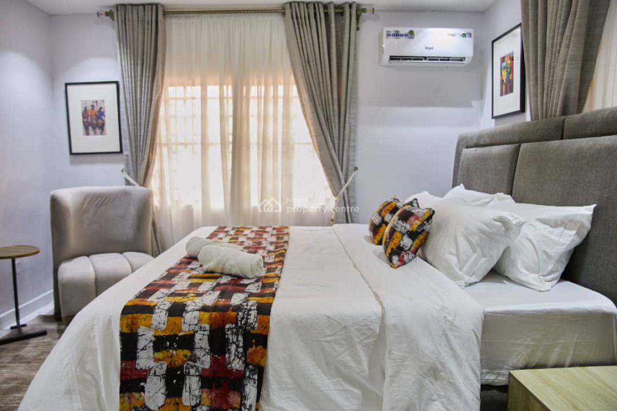 Elegant Studio Apartment, Adeola Ajayi Crescent Off Oludegun Avenue, Mafoluku, Oshodi, Lagos, Self Contain (single Rooms) Short Let