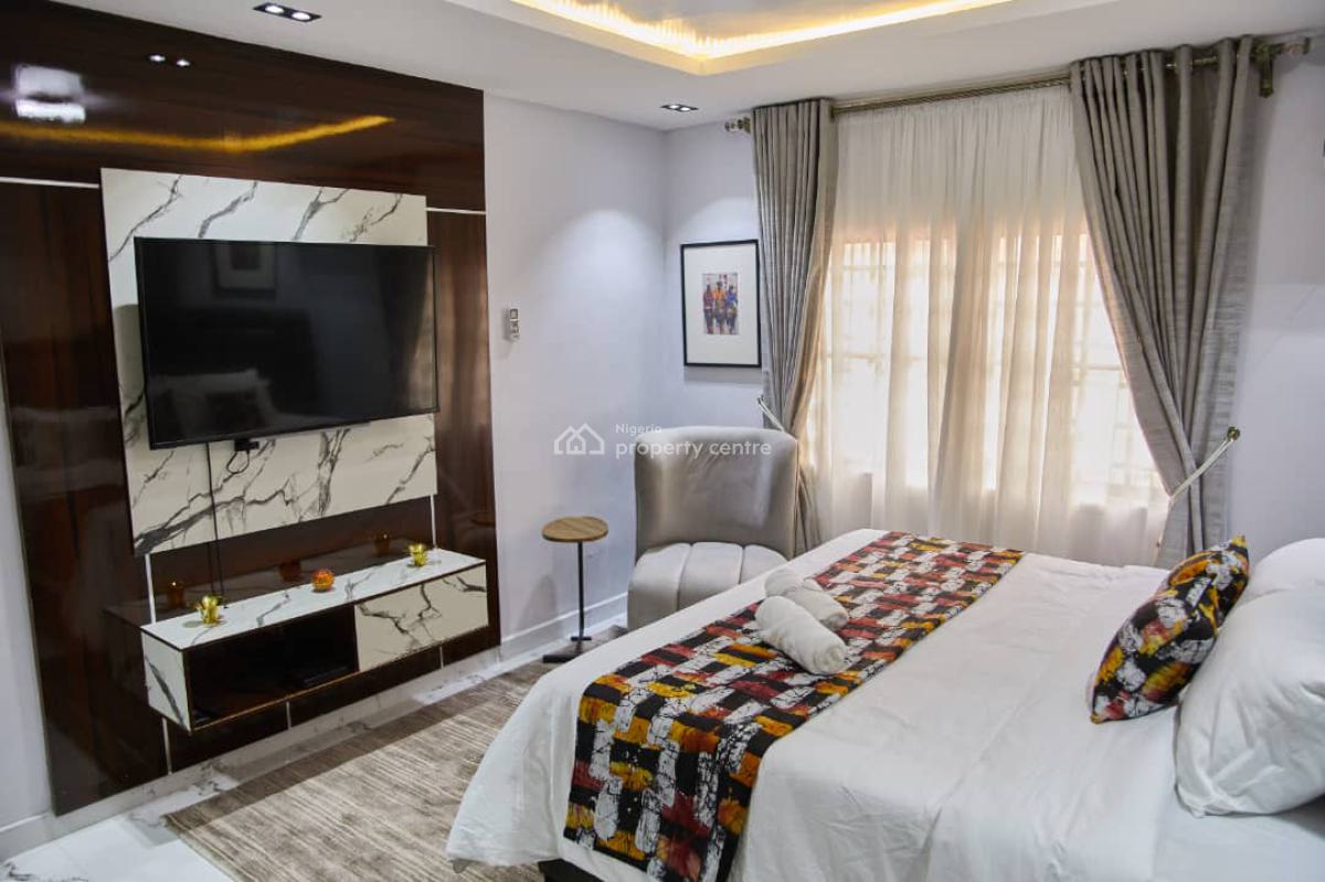 Elegant Studio Apartment, Adeola Ajayi Crescent Off Oludegun Avenue, Mafoluku, Oshodi, Lagos, Self Contain (single Rooms) Short Let