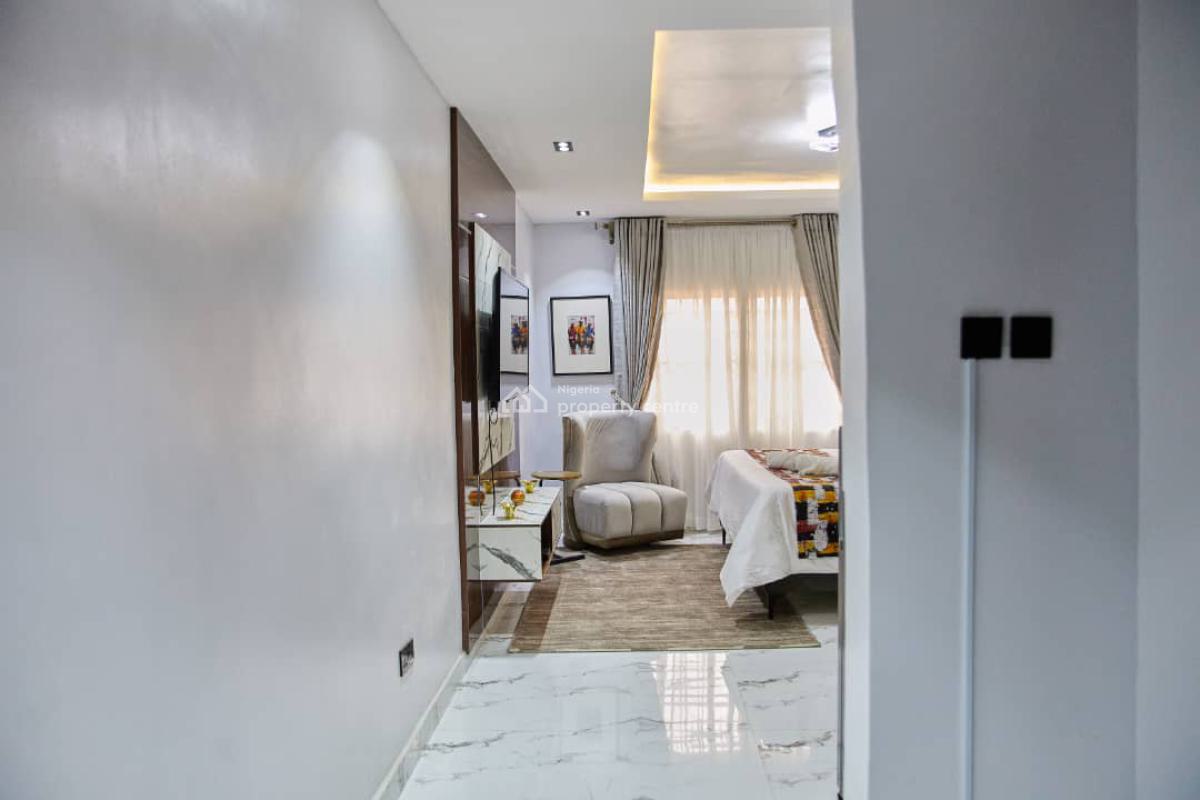 Elegant Studio Apartment, Adeola Ajayi Crescent Off Oludegun Avenue, Mafoluku, Oshodi, Lagos, Self Contain (single Rooms) Short Let