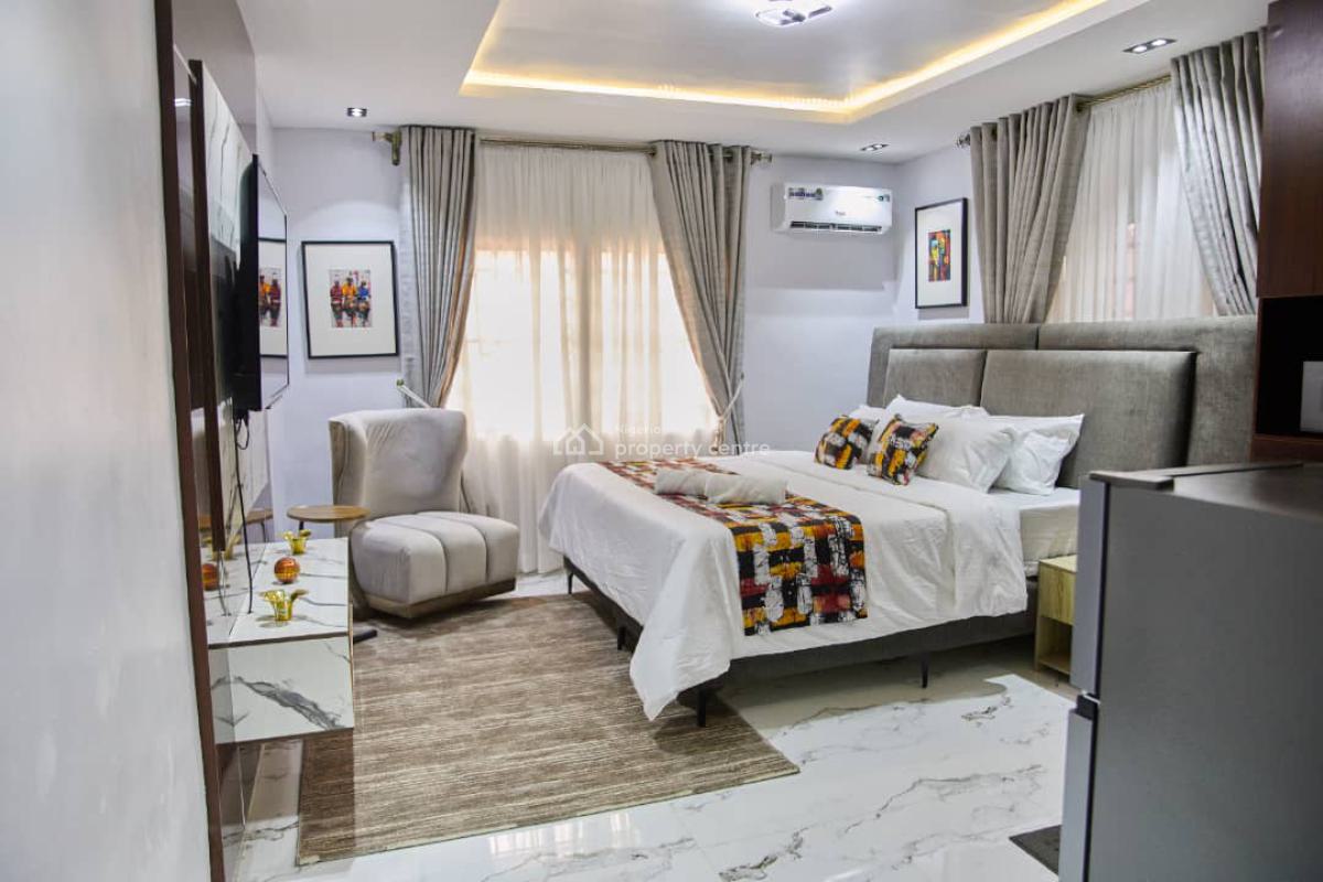 Elegant Studio Apartment, Adeola Ajayi Crescent Off Oludegun Avenue, Mafoluku, Oshodi, Lagos, Self Contain (single Rooms) Short Let