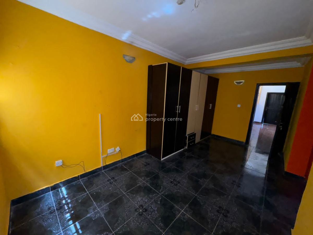 a Well Maintained 3 Bedroom Apartment   Location: Lekki Phase 1., Lekki Phase 1, Lekki, Lagos, House for Rent