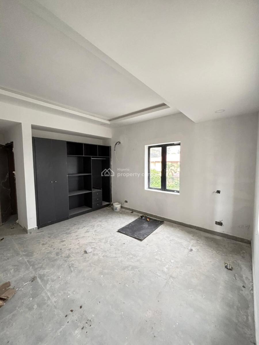 Spacious  3 Bedroom Apartment, Lekki Phase 1, Lekki, Lagos, Flat / Apartment for Sale
