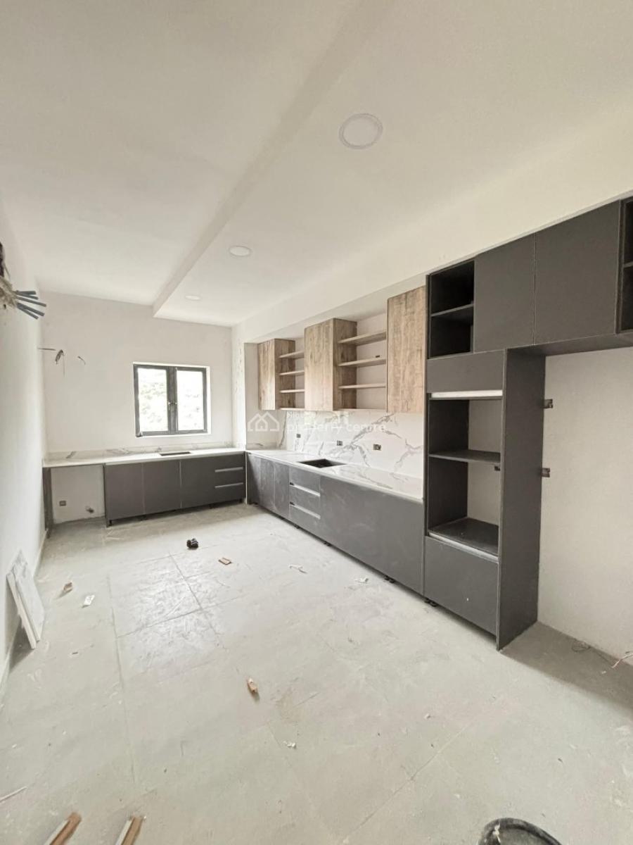 Spacious  3 Bedroom Apartment, Lekki Phase 1, Lekki, Lagos, Flat / Apartment for Sale