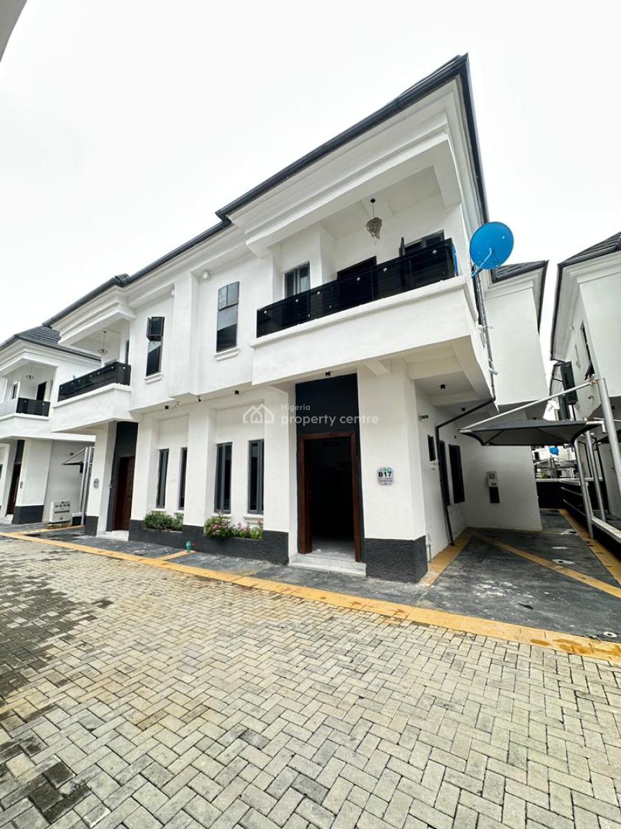 Well-built Spacious 4 Bedroom Semi-detached Duplex with Bq, Lekki Phase 2, Lekki, Lagos, Semi-detached Duplex for Sale