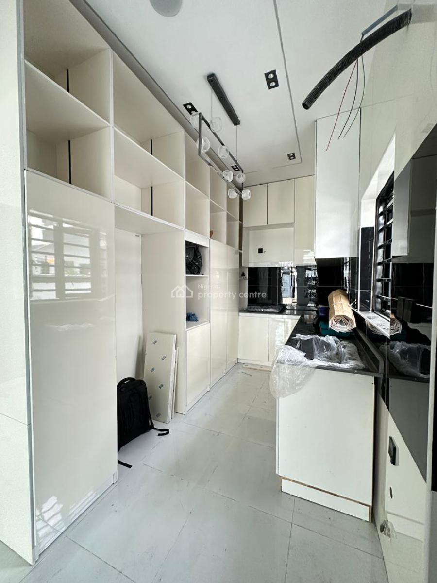 Exquisite Spacious 4 Bedroom Semi-detached Duplex, Less Than 7 Minutes From Ecuador Outdoor Bar, Orchid Road., Lekki Phase 2, Lekki, Lagos, Semi-detached Duplex for Sale