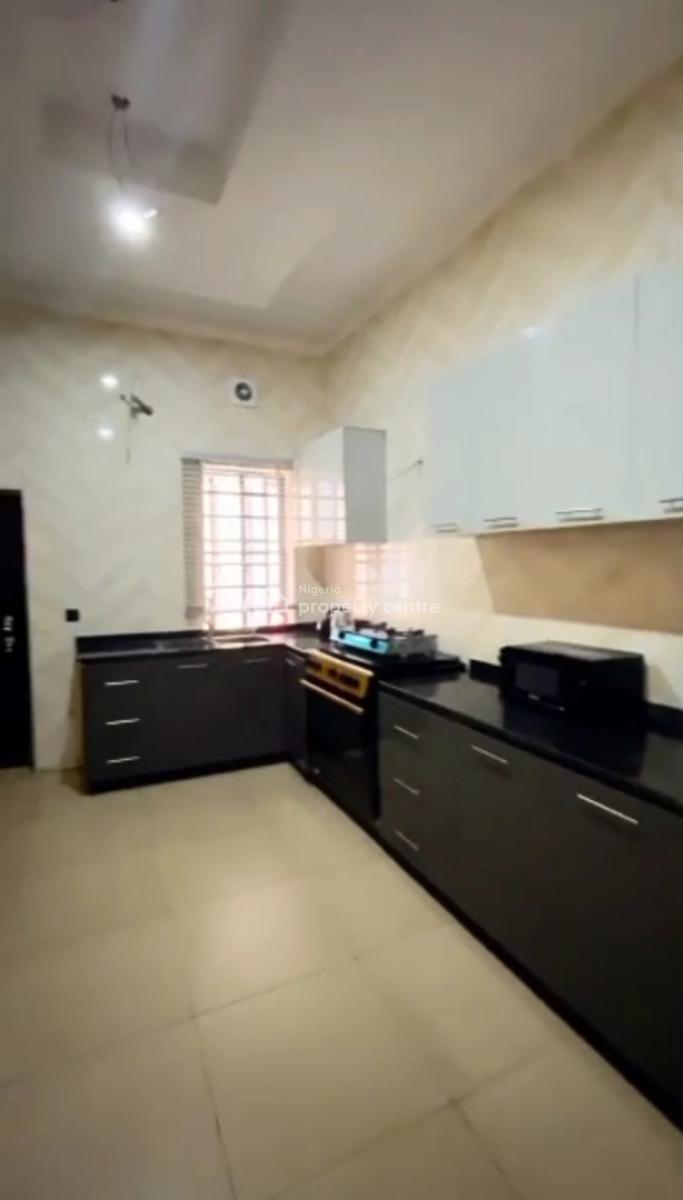 Lovely 3-bedroom Apartment, Lekki Phase 1, Lekki, Lagos, Flat / Apartment Short Let