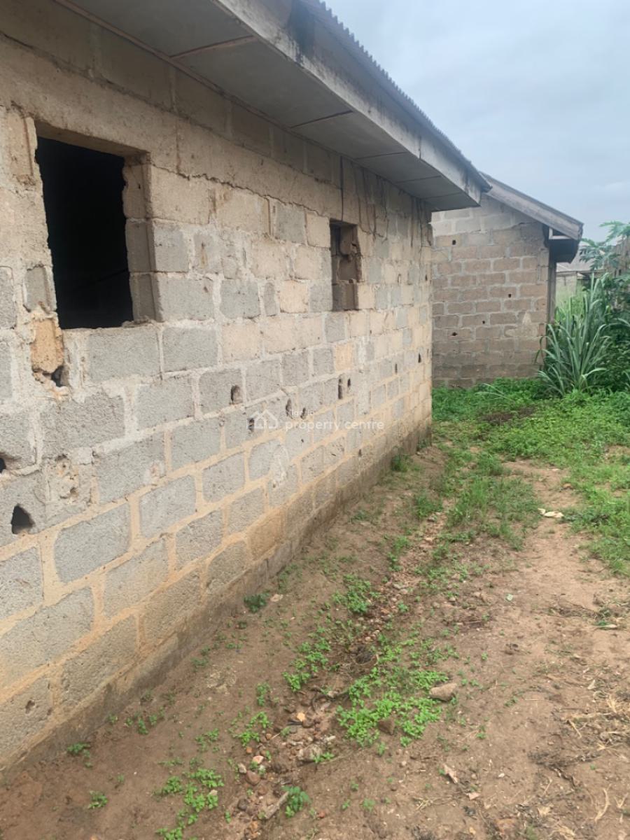 Uncompleted 4 Unit of Mini Flat on Full Plot, Ogedengbe, Gberigbe, Ikorodu, Lagos, Block of Flats for Sale