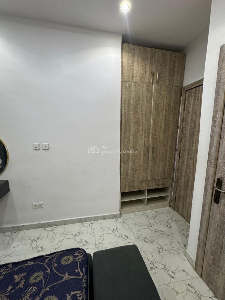 Furnished Shared Room  with 24 Hours Light, Orchid Road, Lekki, Lagos, Flat / Apartment for Rent