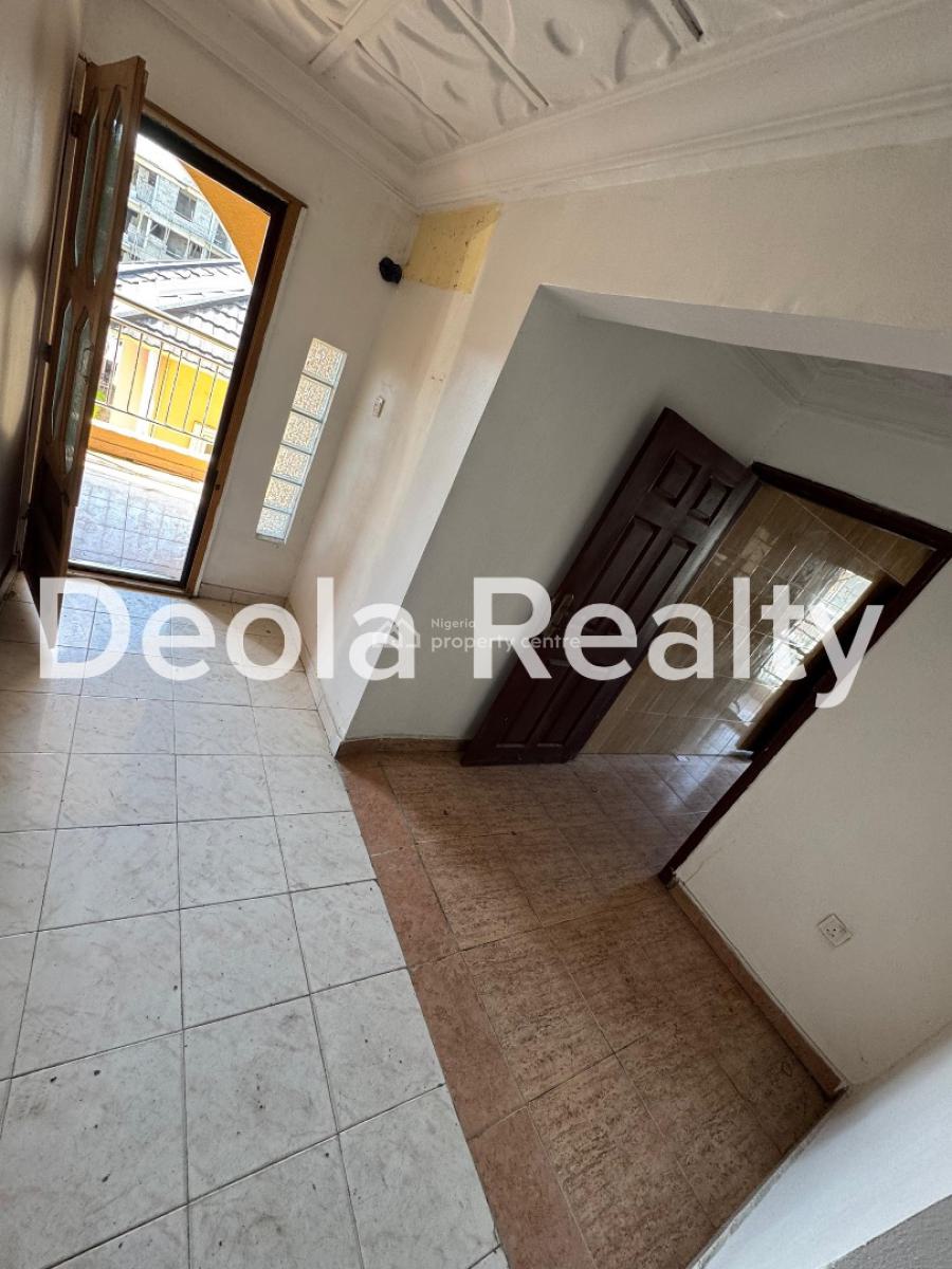 a Spacious 1 Bedroom Apartment with Two Balconies (upstair), Admiralty Road, Lekki Phase 1, Lekki, Lagos, Mini Flat (room and Parlour) for Rent