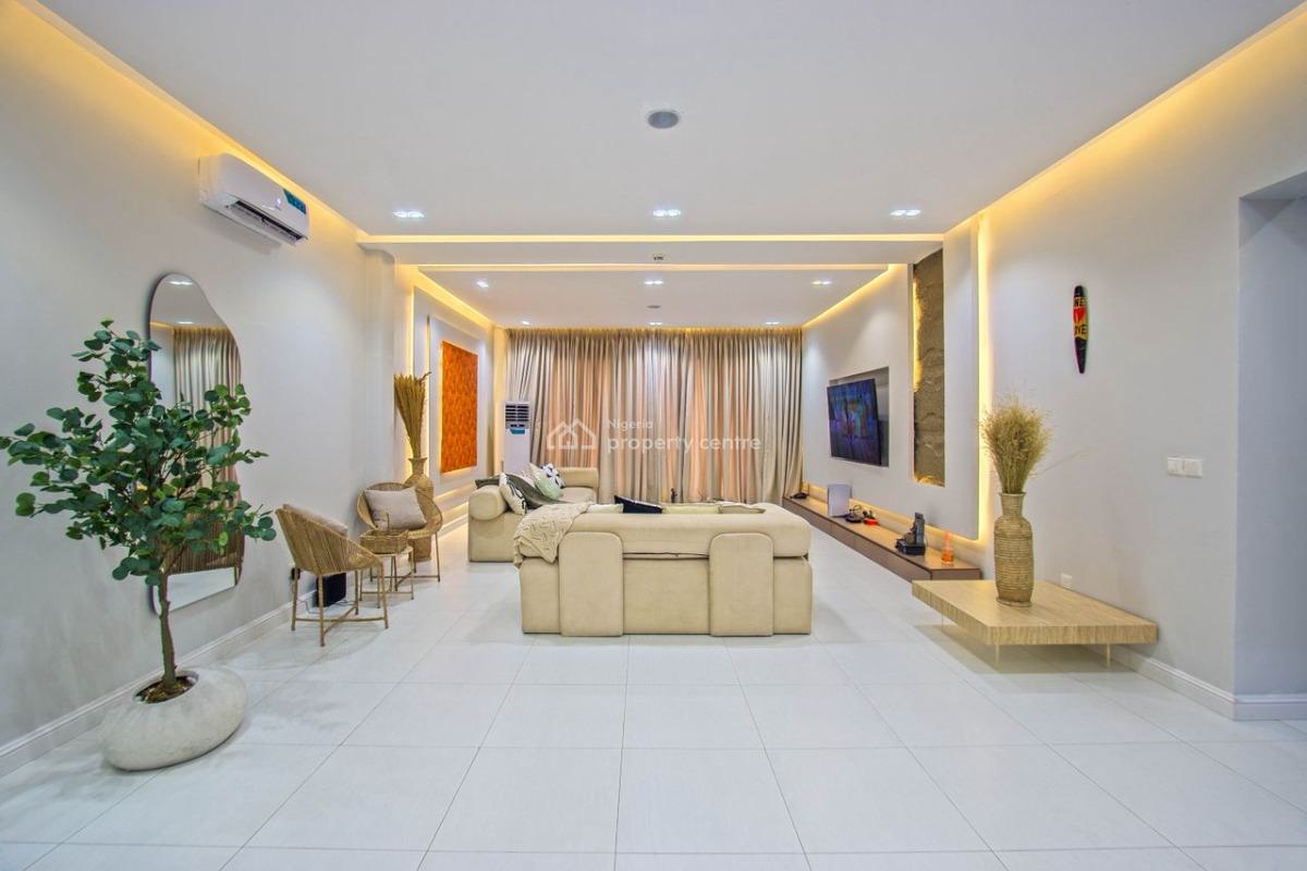 Nicely Furnished 2 Bedroom Apartment, Lekki Phase 1, Lekki, Lagos, Flat / Apartment Short Let