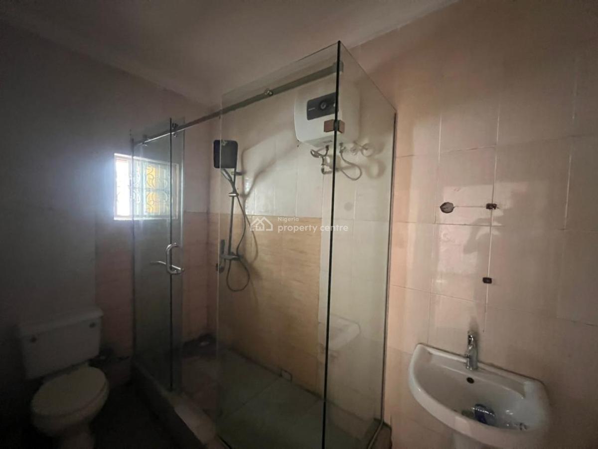 2 Bedrooms and Parlour Apartment, Lekki Phase 1, Lekki, Lagos, Flat / Apartment for Rent