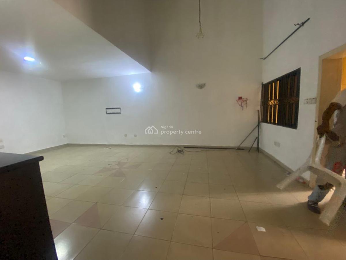 2 Bedrooms and Parlour Apartment, Lekki Phase 1, Lekki, Lagos, Flat / Apartment for Rent