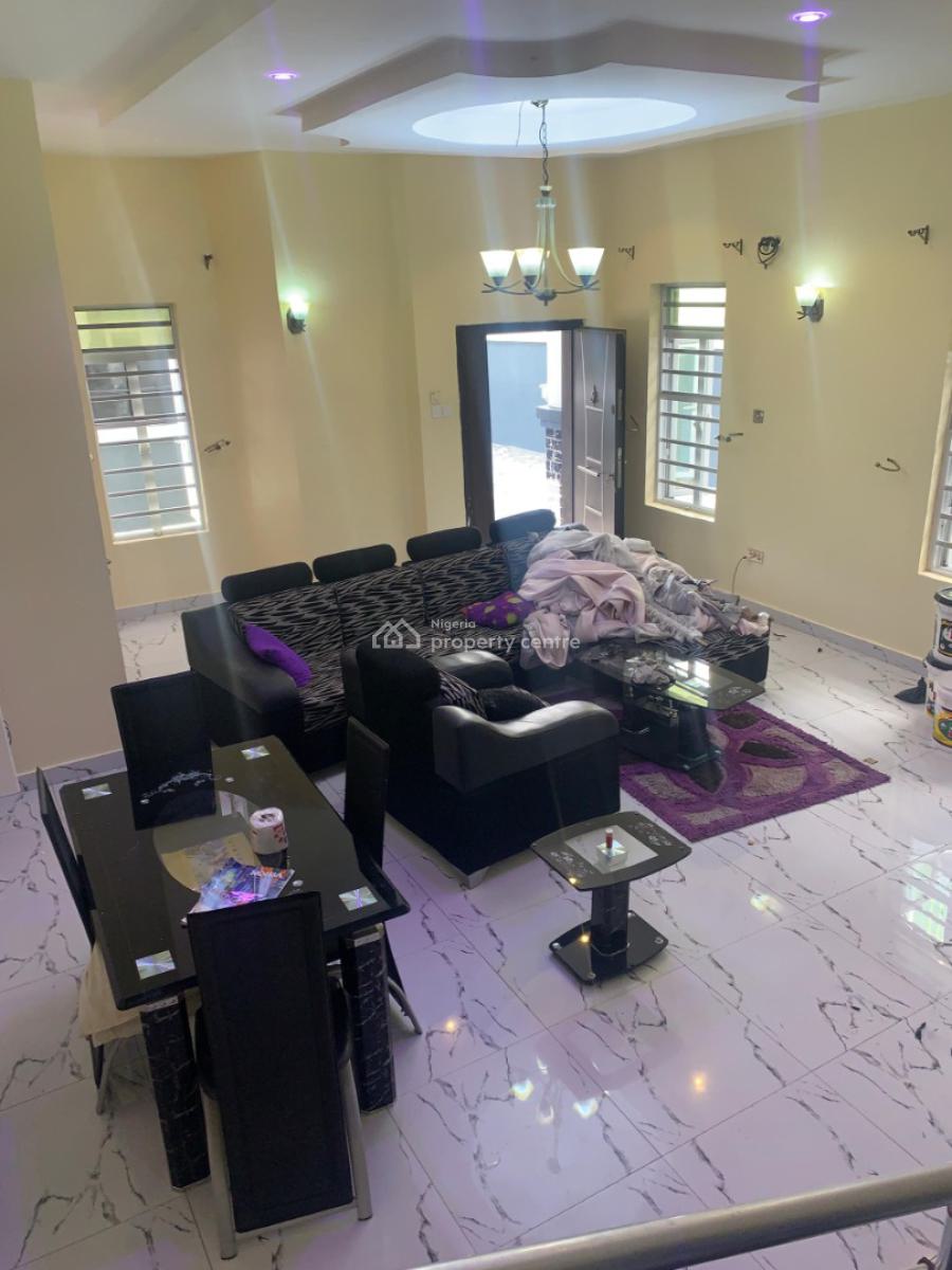 3 Bedrooms and Parlour Apartment, Ologolo, Lekki, Lagos, Flat / Apartment for Rent
