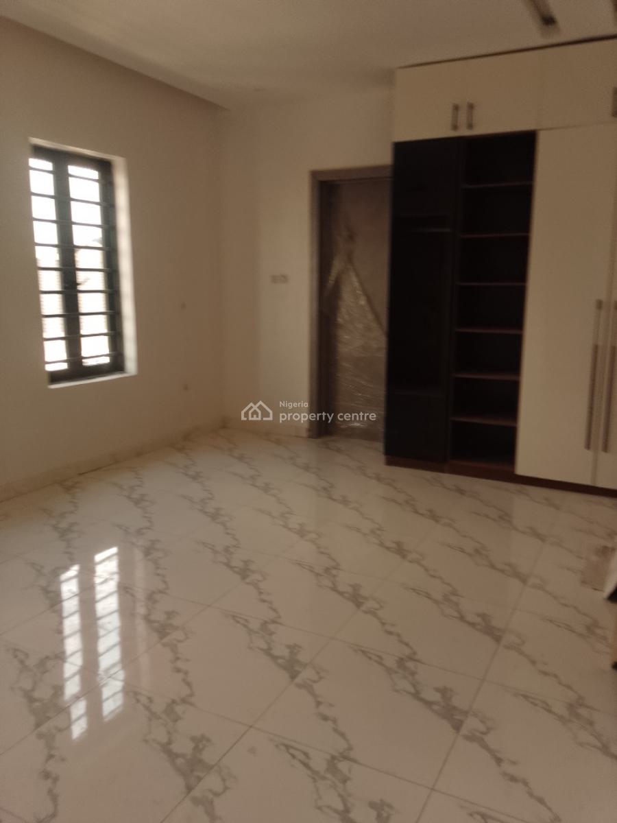 2 Bedrooms Available, Near Marwa Bustop, Lekki Phase 1, Lekki, Lagos, Flat / Apartment for Rent