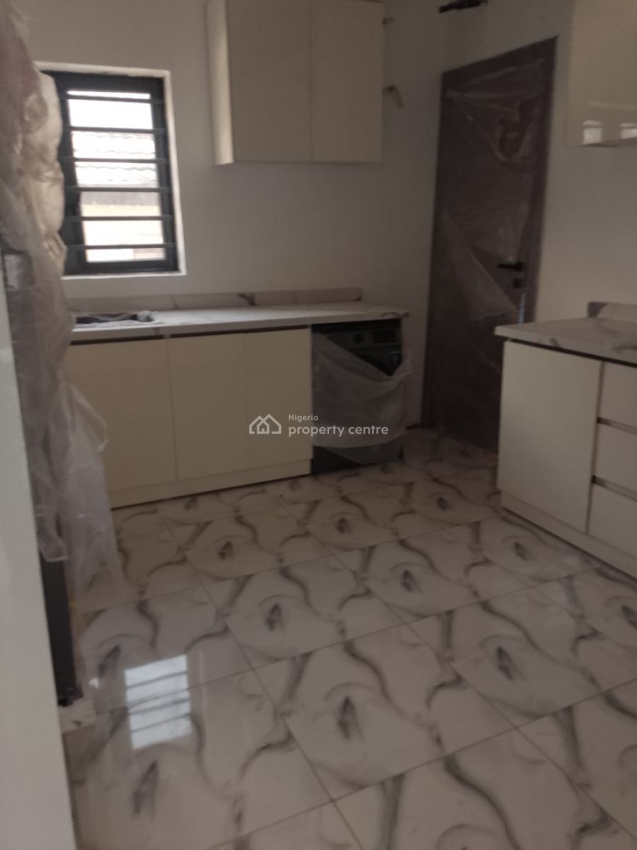 2 Bedrooms Available, Near Marwa Bustop, Lekki Phase 1, Lekki, Lagos, Flat / Apartment for Rent