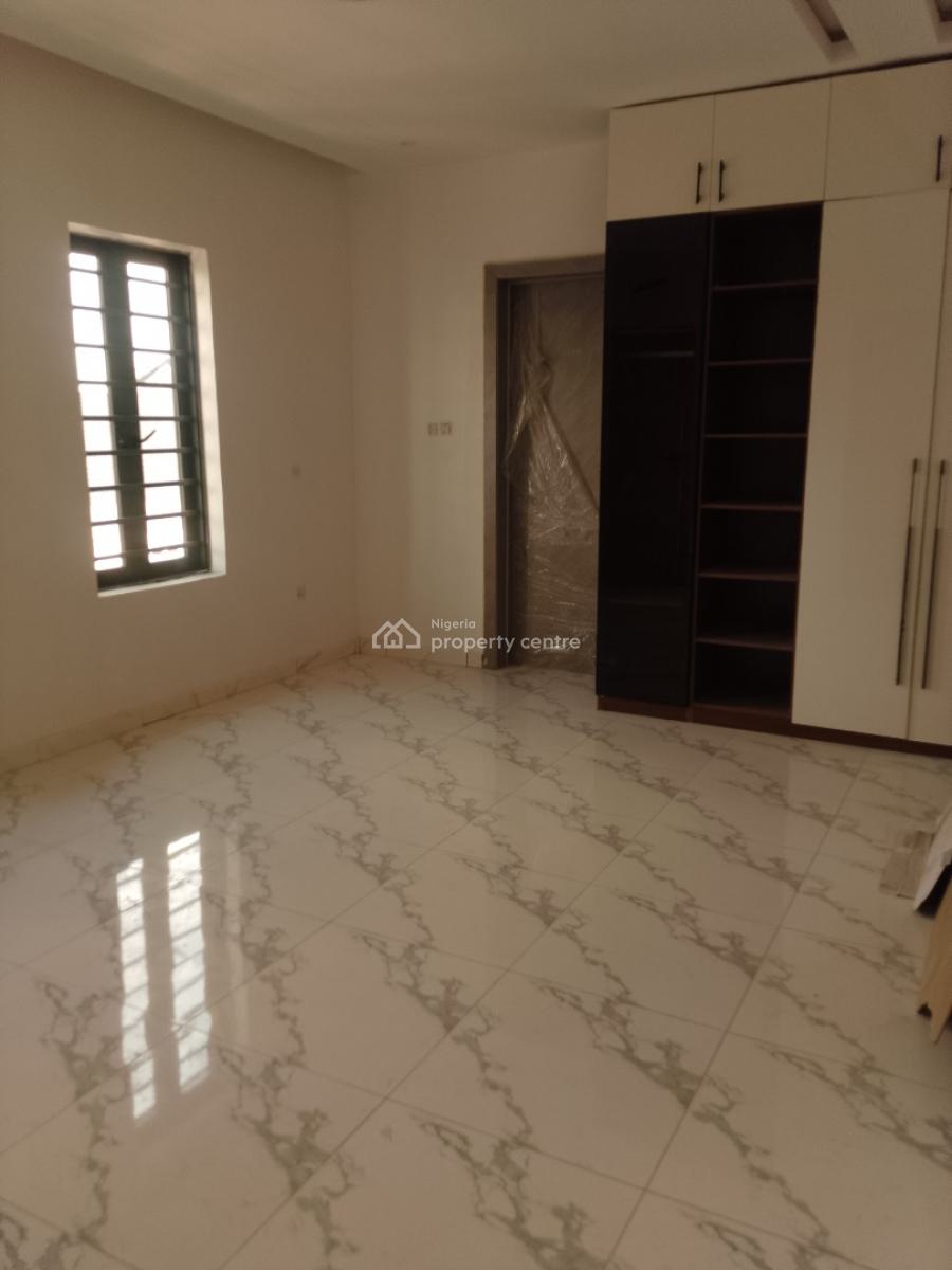 2 Bedrooms Available, Near Marwa Bustop, Lekki Phase 1, Lekki, Lagos, Flat / Apartment for Rent