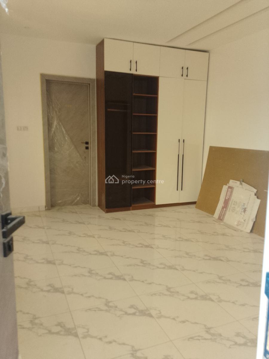 2 Bedrooms Available, Near Marwa Bustop, Lekki Phase 1, Lekki, Lagos, Flat / Apartment for Rent