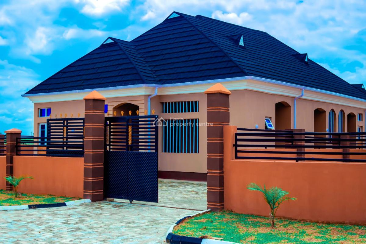 Captivating 3 Bedroom Bungalow with Room and Parlour Self Con Bq, Every Right Estate Airport Area Akure, Akure, Ondo, Flat / Apartment for Sale