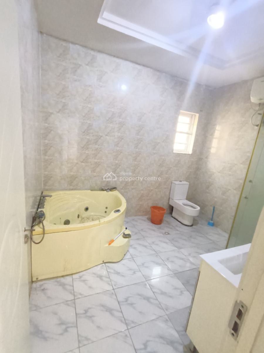 Extremely Spacious Master Bedroom, Orchid Road, Eleganza, Lekki, Lagos, Flat / Apartment for Rent
