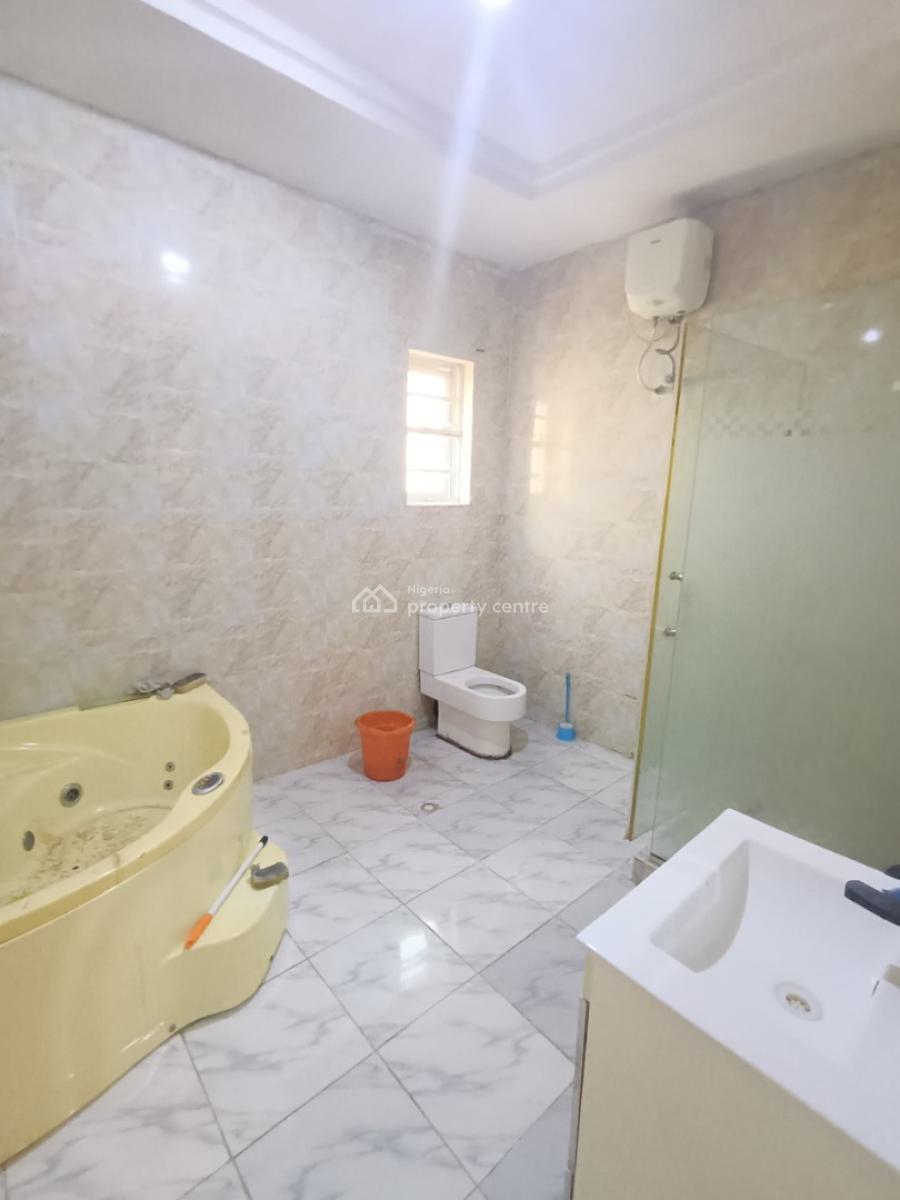 Extremely Spacious Master Bedroom, Orchid Road, Eleganza, Lekki, Lagos, Flat / Apartment for Rent