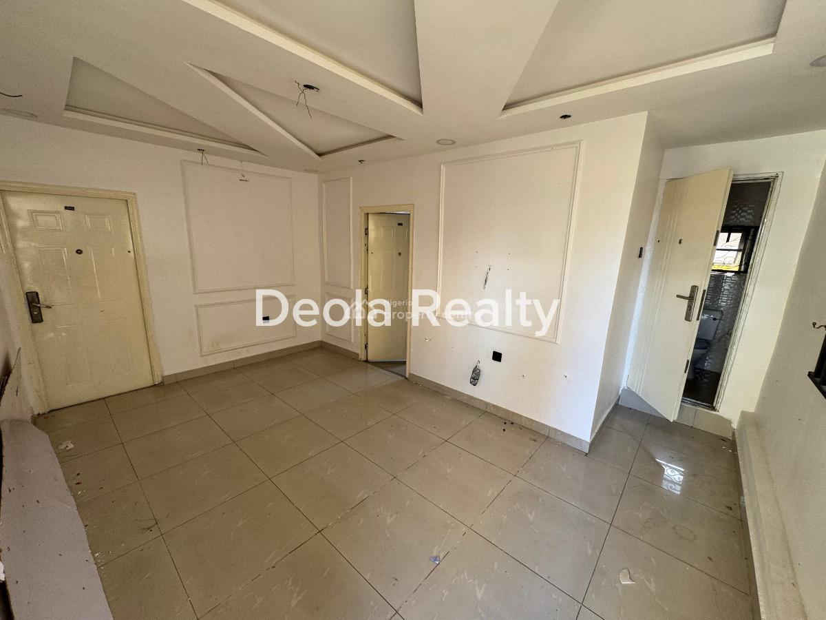 a Well Maintained 2 Bedroom Apartment(downstair), Off Admiralty, Lekki Phase 1, Lekki, Lagos, Flat / Apartment for Rent