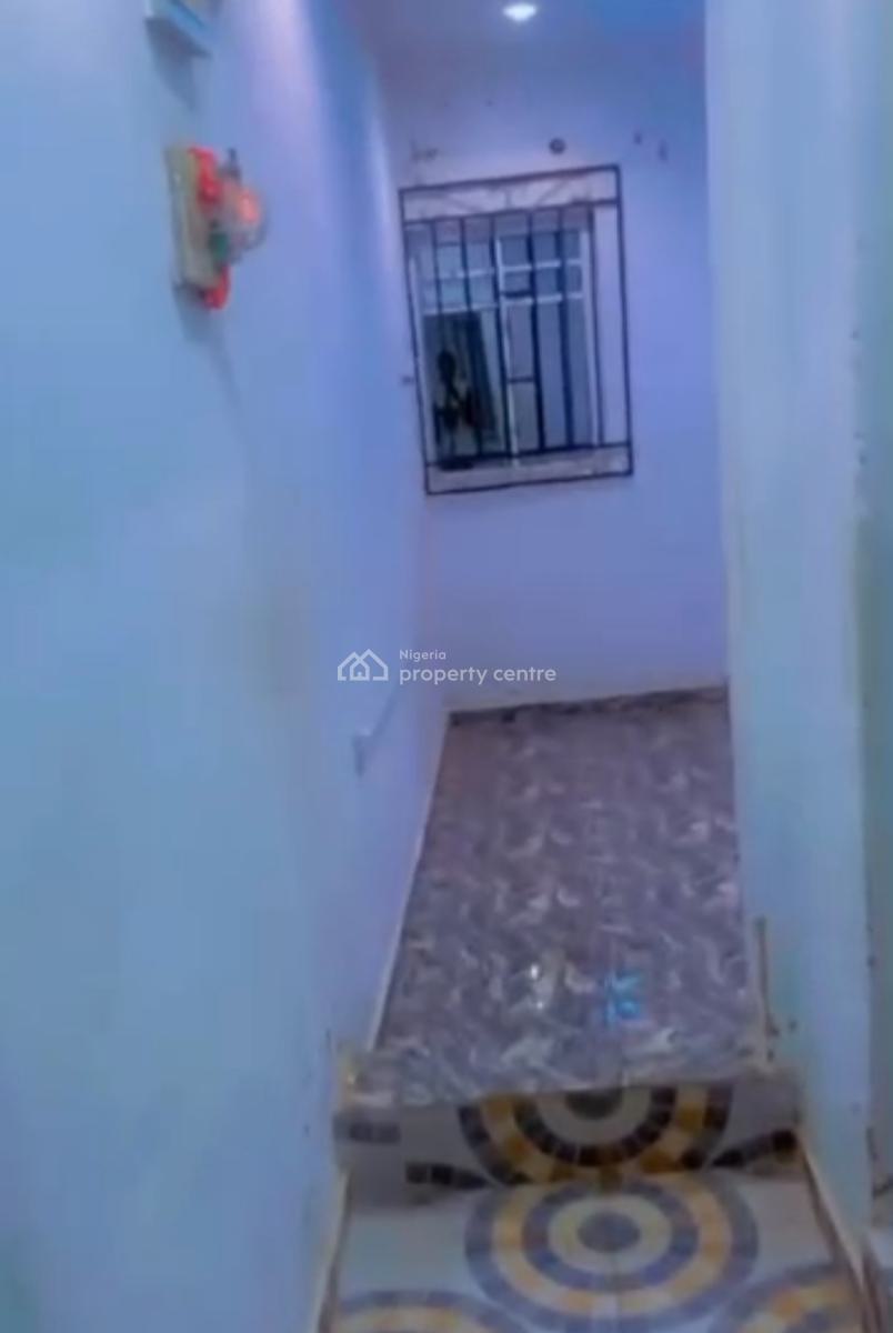 Standard 2unit of Room/p Self Contained and 3unit of Shop at Front, Akede Okebale Area Osogbo, Osogbo, Osun, Semi-detached Bungalow for Sale