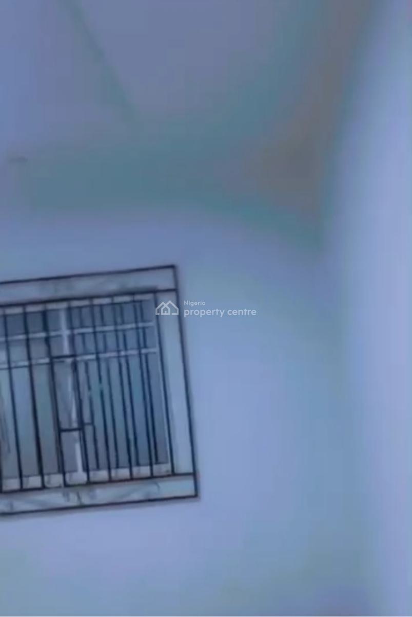 Standard 2unit of Room/p Self Contained and 3unit of Shop at Front, Akede Okebale Area Osogbo, Osogbo, Osun, Semi-detached Bungalow for Sale