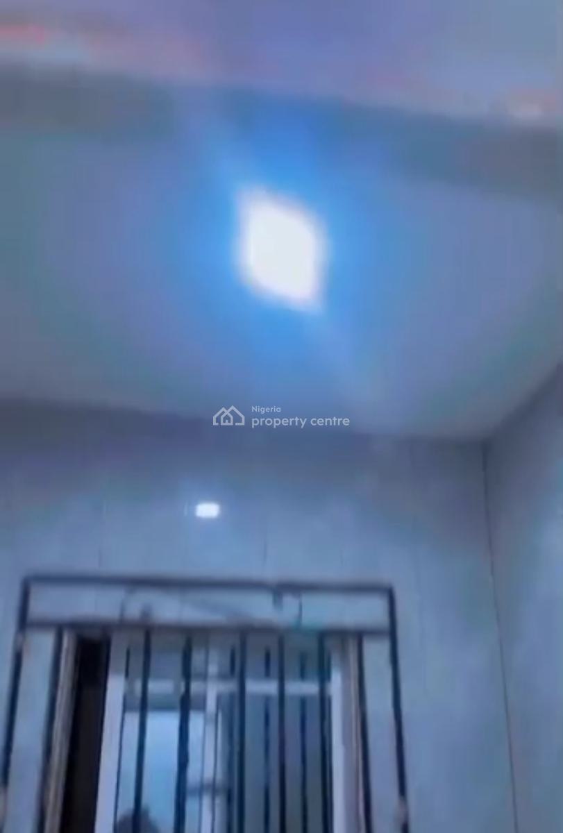 Standard 2unit of Room/p Self Contained and 3unit of Shop at Front, Akede Okebale Area Osogbo, Osogbo, Osun, Semi-detached Bungalow for Sale