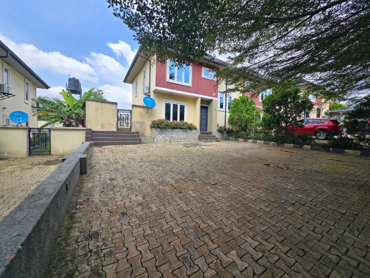 a Solid 3 Bedrooms Duplex with a Maid Room, Golfview Estate, Link Reservations, Onireke Gra., Ibadan, Oyo, Semi-detached Duplex for Sale