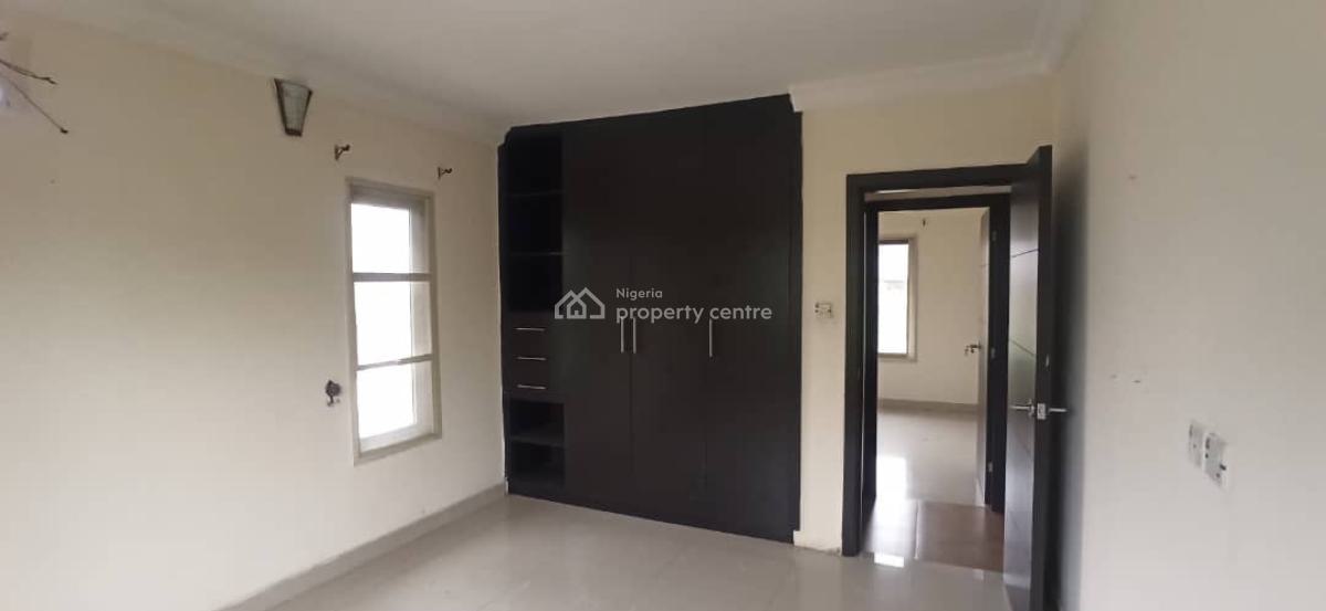 a Solid 3 Bedrooms Duplex with a Maid Room, Golfview Estate, Link Reservations, Onireke Gra., Ibadan, Oyo, Semi-detached Duplex for Sale