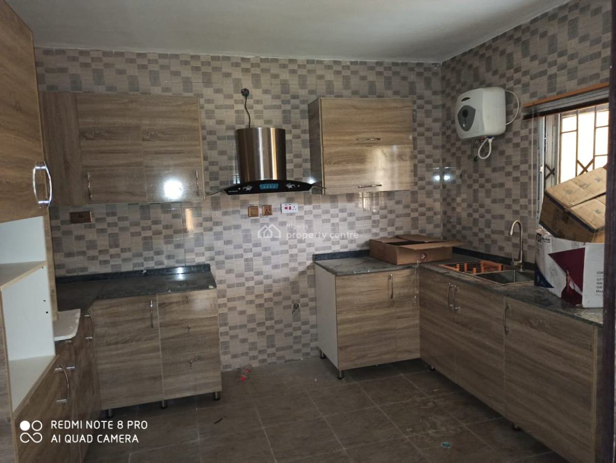 a Solid 3 Bedrooms Duplex with a Maid Room, Golfview Estate, Link Reservations, Onireke Gra., Ibadan, Oyo, Semi-detached Duplex for Sale