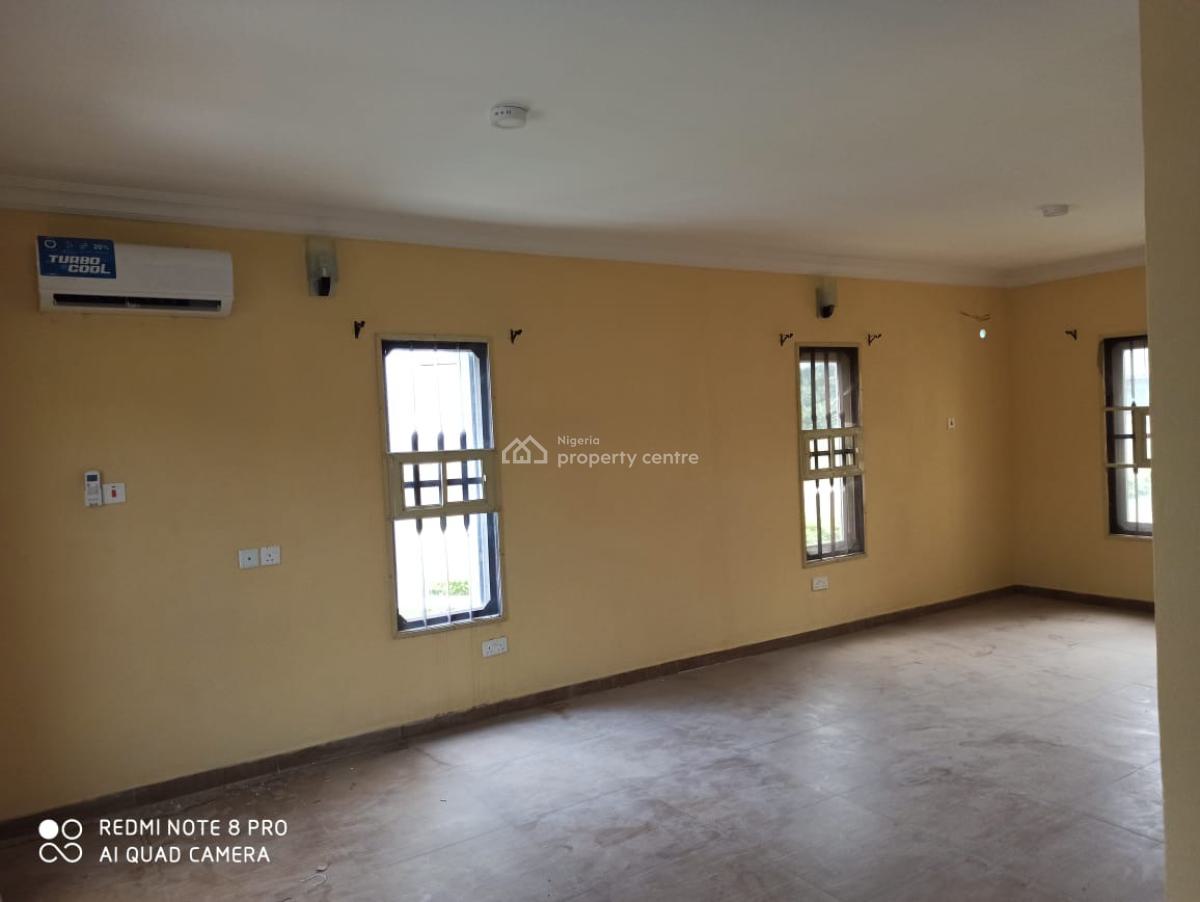 a Solid 3 Bedrooms Duplex with a Maid Room, Golfview Estate, Link Reservations, Onireke Gra., Ibadan, Oyo, Semi-detached Duplex for Sale