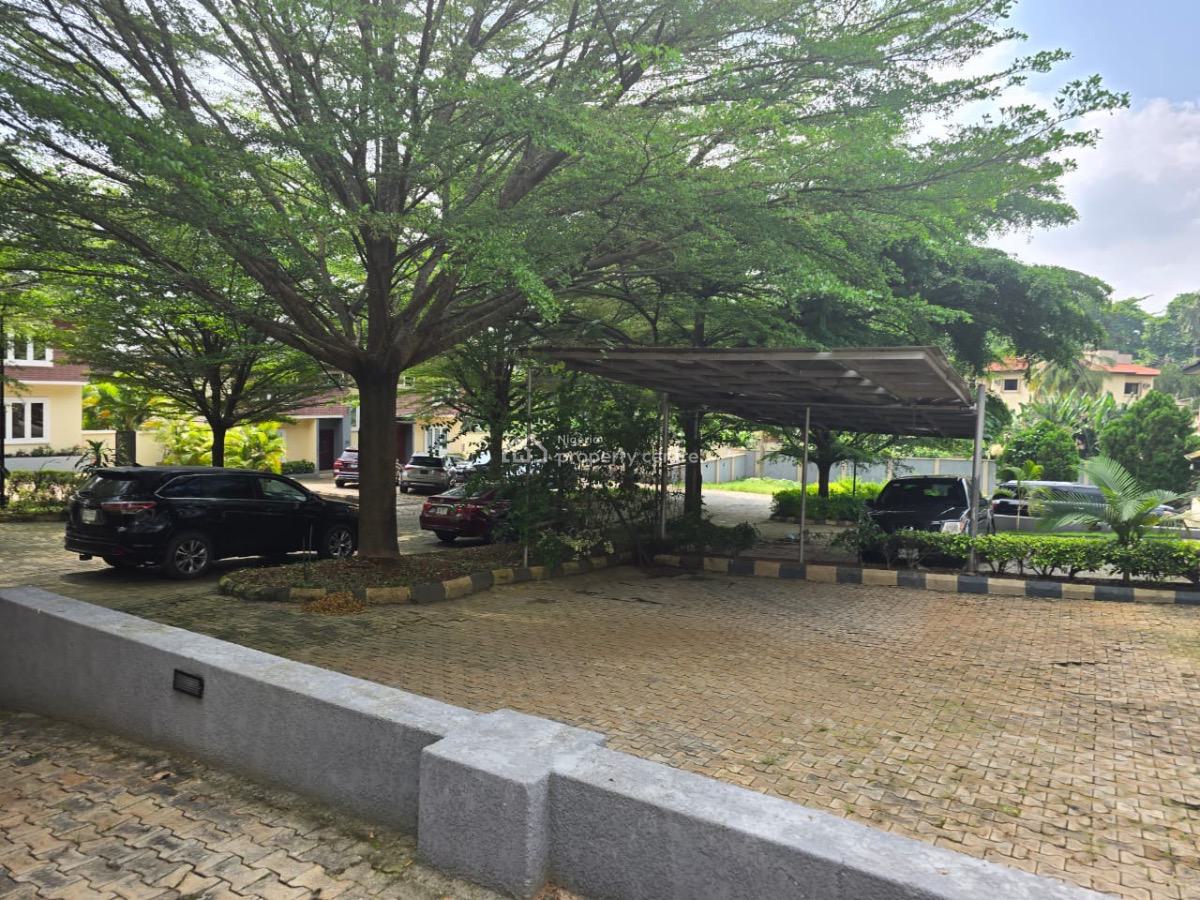 a Solid 3 Bedrooms Duplex with a Maid Room, Golfview Estate, Link Reservations, Onireke Gra., Ibadan, Oyo, Semi-detached Duplex for Sale