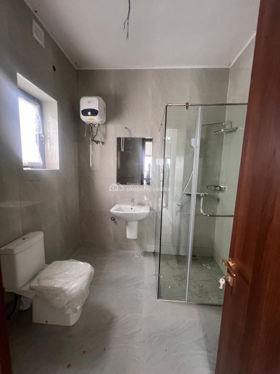 Four Bedroom with a Room Bq, Lekki Phase 1, Lekki, Lagos, Flat / Apartment for Sale