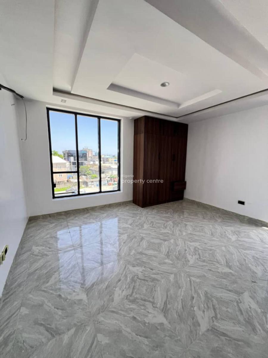 2 Bedroom Apartments   Price: 300 Million Naira            Location: I, Ikoyi, Lagos, Flat / Apartment for Sale