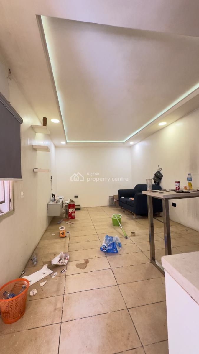 Newly Vacated 1 Bedroom Flat in Asokoro, Presidential Villa, Asokoro District, Abuja, Flat / Apartment for Rent