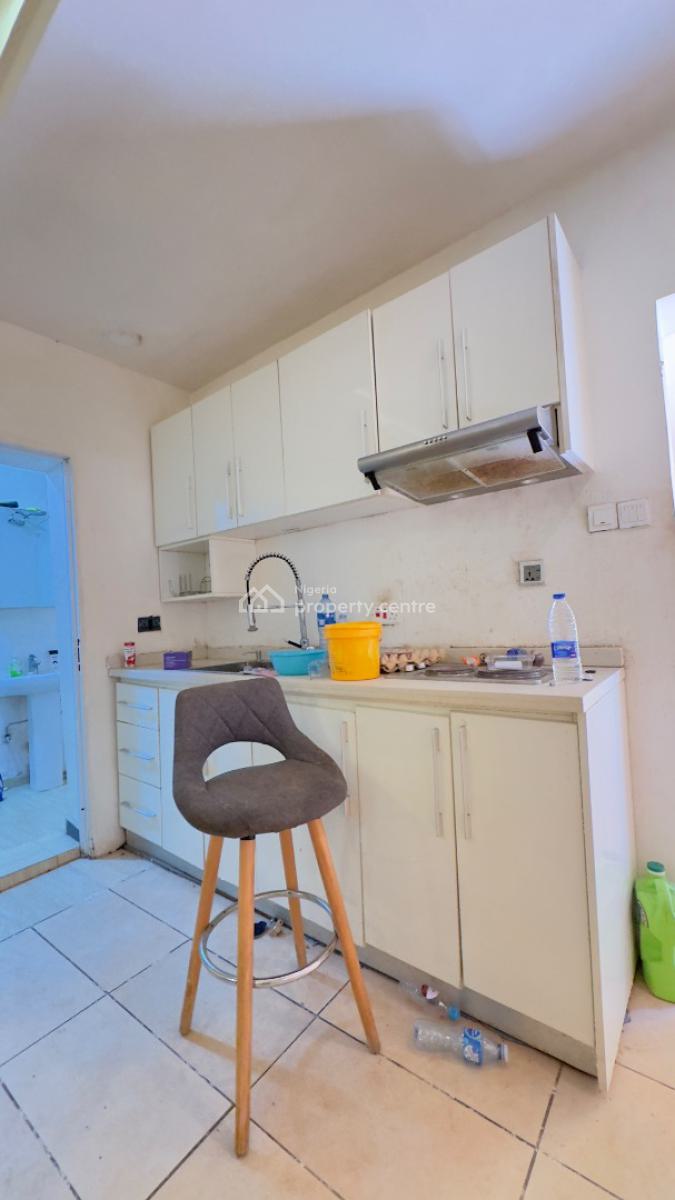 Newly Vacated 1 Bedroom Flat in Asokoro, Presidential Villa, Asokoro District, Abuja, Flat / Apartment for Rent