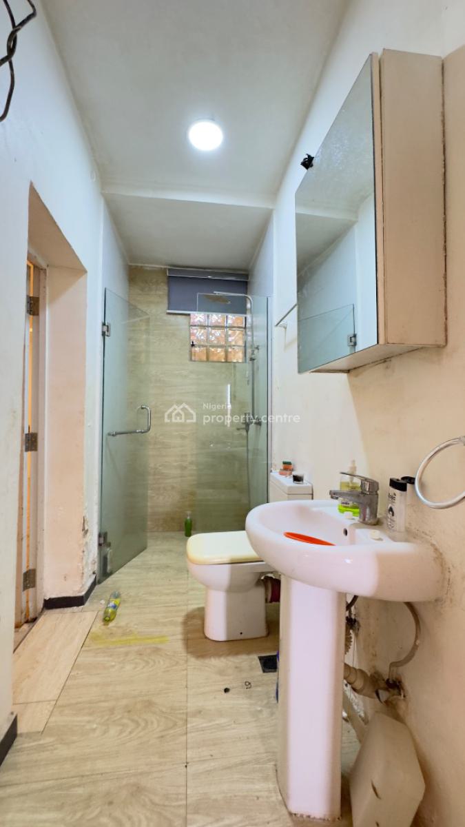 Newly Vacated 1 Bedroom Flat in Asokoro, Presidential Villa, Asokoro District, Abuja, Flat / Apartment for Rent