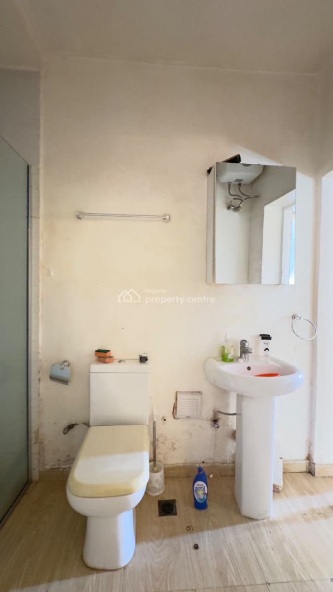 Newly Vacated 1 Bedroom Flat in Asokoro, Presidential Villa, Asokoro District, Abuja, Flat / Apartment for Rent