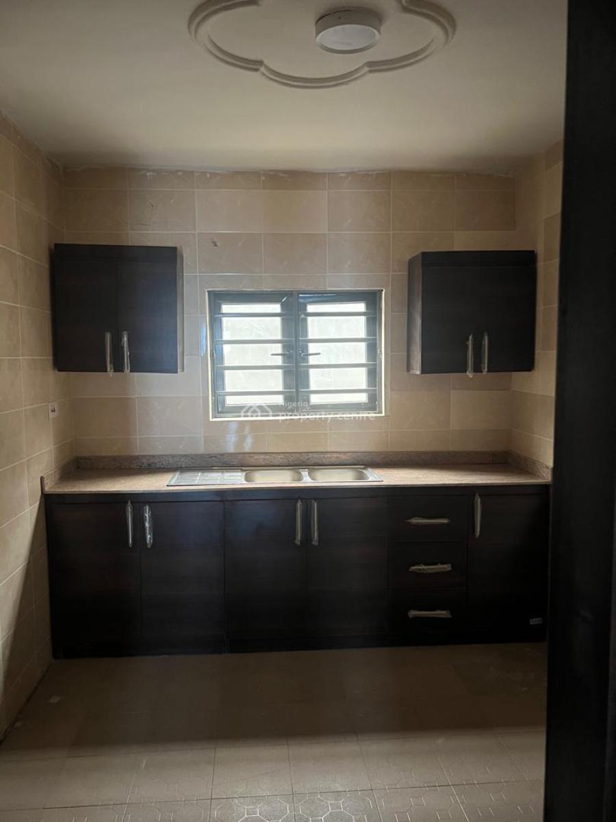 Exotic 3 Bedroom Flat, Magodo Phase 1, Gra Phase 1, Magodo, Lagos, Flat / Apartment for Rent