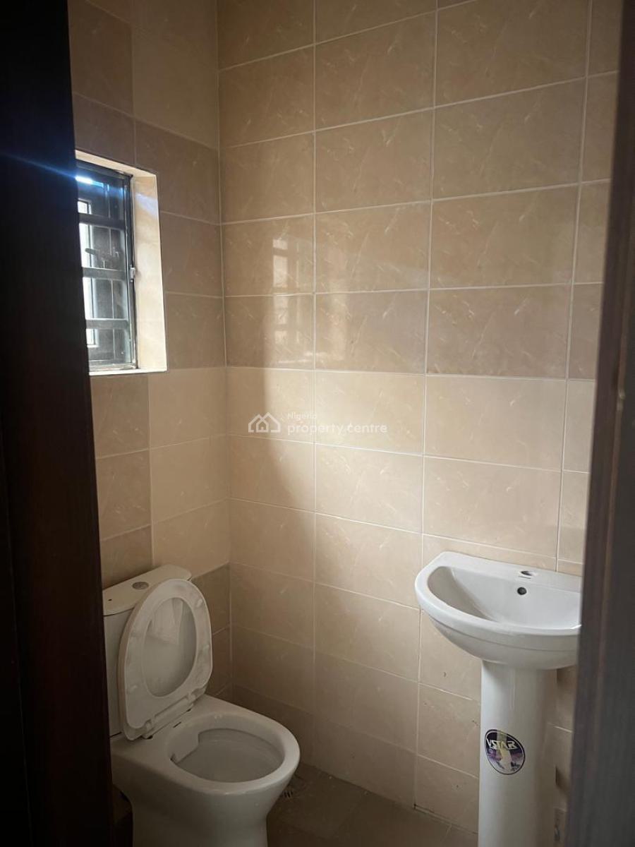 Exotic 3 Bedroom Flat, Magodo Phase 1, Gra Phase 1, Magodo, Lagos, Flat / Apartment for Rent