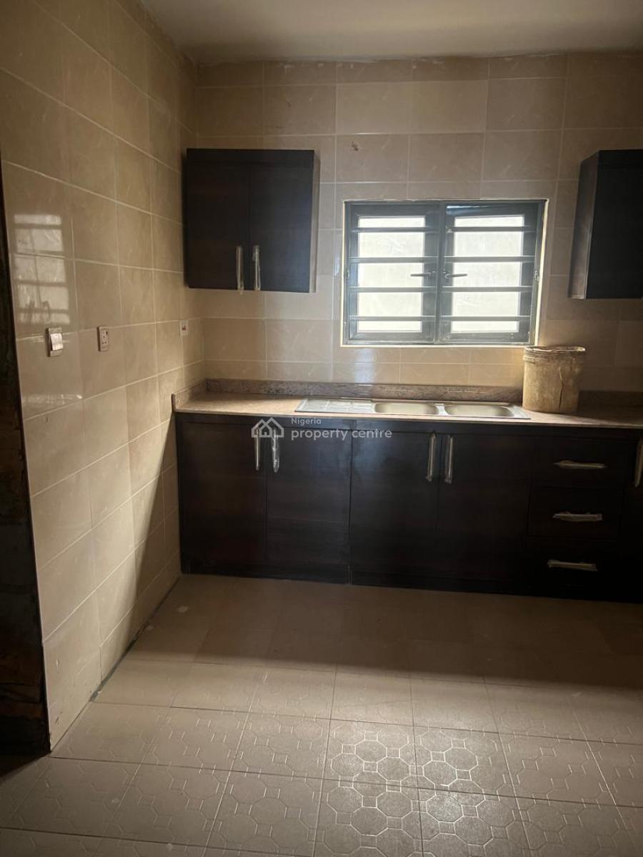 Exotic 3 Bedroom Flat, Magodo Phase 1, Gra Phase 1, Magodo, Lagos, Flat / Apartment for Rent