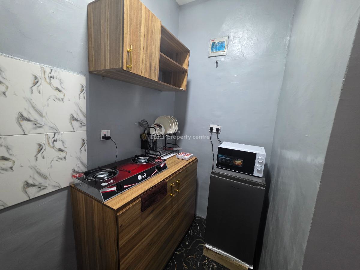 Prime Gold Mini-flat Apartment, Olonode Street, Alagomeji, Yaba, Lagos, Mini Flat (room and Parlour) Short Let